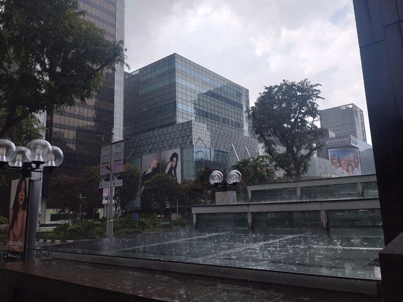 スコール時の街の様子