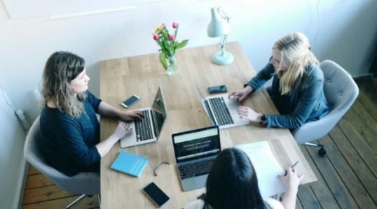 サイバーセキュリティ業界におけるジェンダーギャップを解消し、女性の活躍を促進する7つの方法